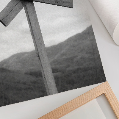 Poster para cozinha Placa de madeira com paisagem montanhosa ao fundo, em preto e branco.