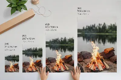 Poster decorativo com paisagem de fogueira no lago em meio à floresta e pedras