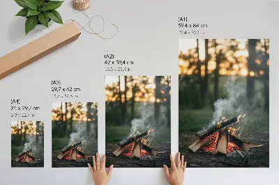 Poster decorativo de fogueira com floresta e fumaça ao fundo