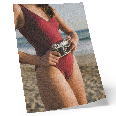 Poster para cozinha Fotografia com câmera em traje bordô com vibe de praia