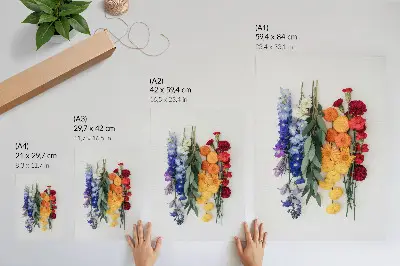 Impressão em tela flores em linha vertical com cores vibrantes em harmonia com a natureza