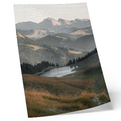 Poster para cozinha Colinas, lago e montanhas em perfeita harmonia ao fundo.