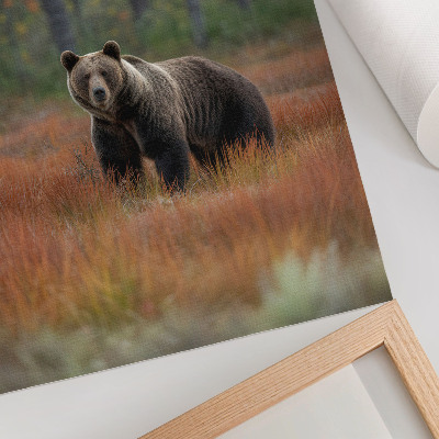 Poster decorativo Urso na floresta outonal: naturalidade e paz.