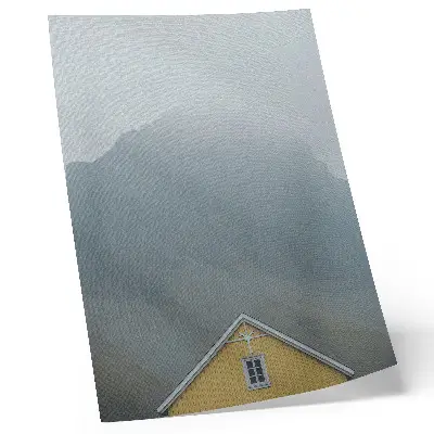 Poster decorativo com paisagem de casa amarela, nevoeiro e montanhas em atmosfera pacífica