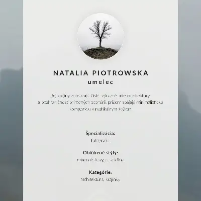 Poster decorativo com paisagem de casa amarela, nevoeiro e montanhas em atmosfera pacífica