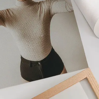 Poster decorativo com estética minimalista de cartola em estilo retrô