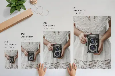 Vestido de renda peça com detalhe de câmera, delicadeza e nostalgia