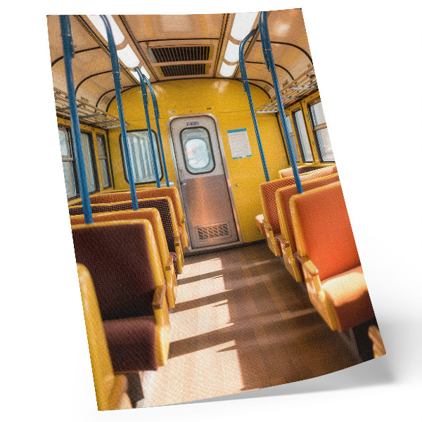 Poster decorativo Interior da carruagem amarela com assentos laranja