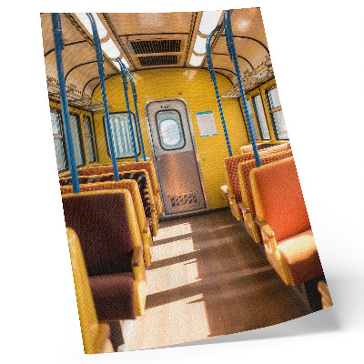 Poster decorativo Interior da carruagem amarela com assentos laranja