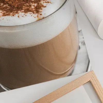 Poster decorativo café com espuma em tons quentes