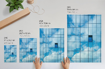 Impressão em tela Uma fachada de vidro que reflete o céu e as nuvens.