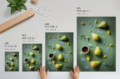 Arte de parede com fundo verde, chá, peras, flores e folhas