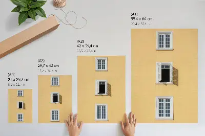 Arte de parede fachada amarela com três janelas em simetria e simplicidade