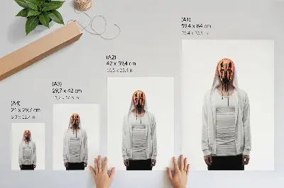 Poster decorativo figura com máscara laranja e roupas brancas