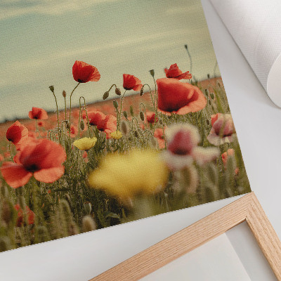 Poster para cozinha Um campo de papoulas sob um céu azul, elegância em tons pastel.