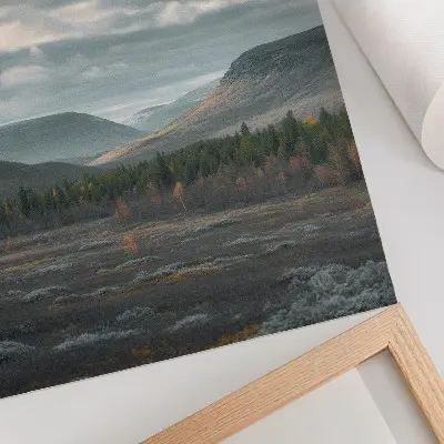 Poster para cozinha com montanhas nubladas, árvores verdes e vale tranquilo