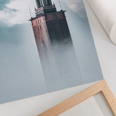 Poster decorativo Uma torre histórica envolta em uma névoa delicada.