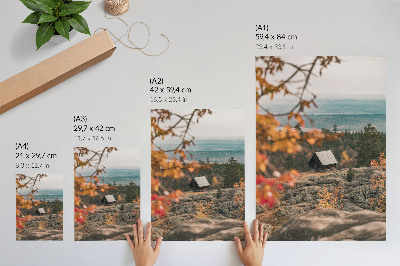 Poster decorativo Uma casa sobre uma rocha entre árvores, outono, natureza tranquila.