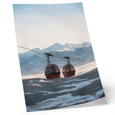 Poster decorativo Montanhas com paisagens de inverno e teleférico.