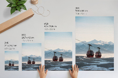 Poster decorativo Montanhas com paisagens de inverno e teleférico.