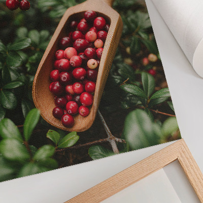 Poster decorativo Cores vibrantes de folhas e frutos em uma pá de madeira.
