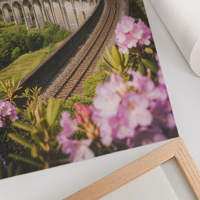 Poster para cozinha viaduto de pedra, colinas verdes, flores em tons pastel