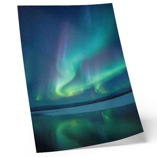 Arte de parede A aurora boreal emoldurando a bela natureza noturna.
