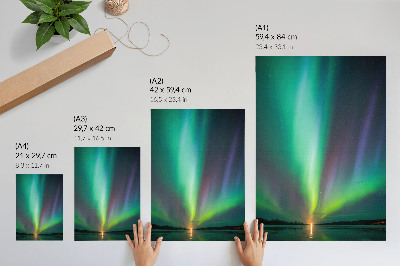 Poster para cozinha Aurora boreal sobre uma paisagem noturna repleta de estrelas.