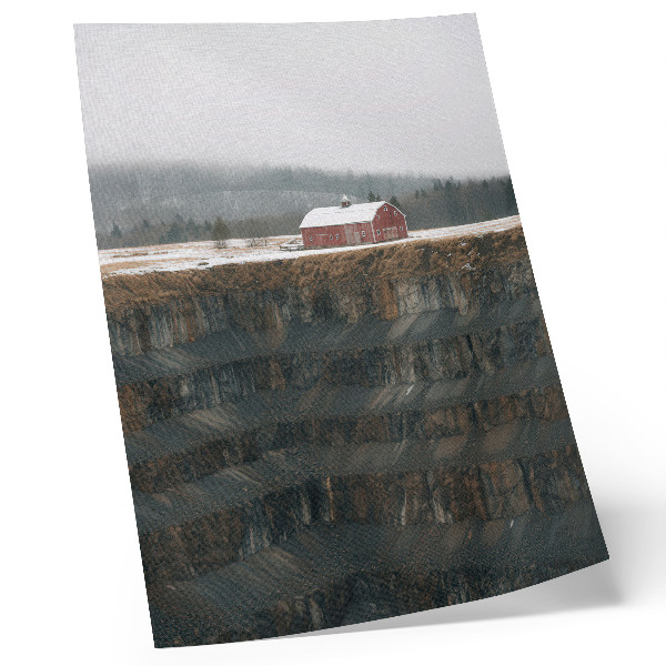 Poster para cozinha Celeiro na encosta, paisagem de inverno, floresta, neblina