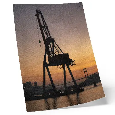 Poster para cozinha silhueta de guindaste industrial em ponte ao pôr do sol