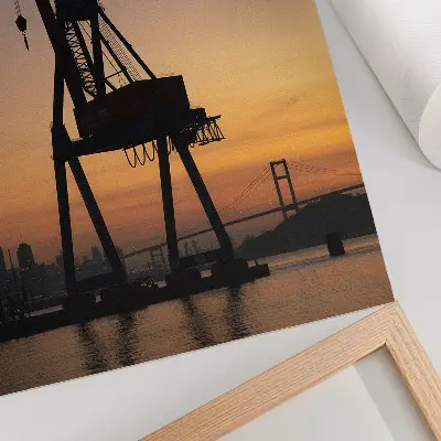 Poster para cozinha silhueta de guindaste industrial em ponte ao pôr do sol
