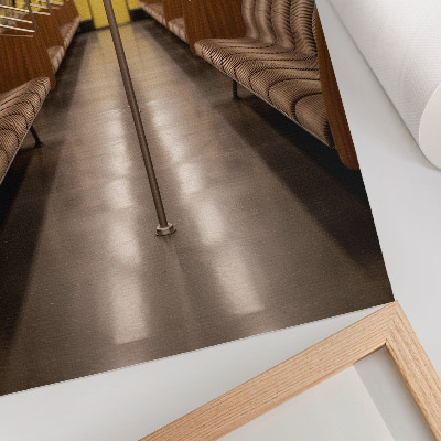 Poster decorativo Interior de metrô em madeira amarela moderna