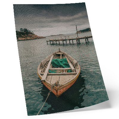 Poster decorativo Um barco na baía, uma atmosfera tranquila e encanto natural.