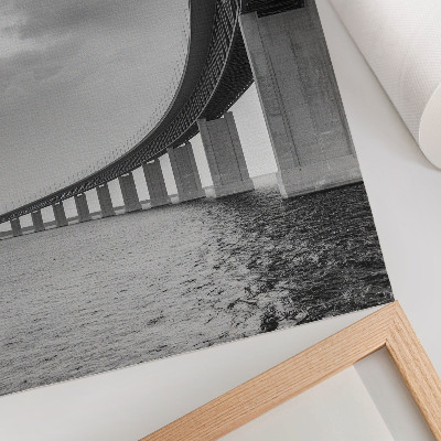 Poster decorativo Uma ponte monumental em tons de cinza.