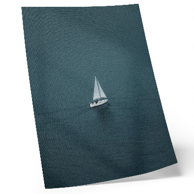 Arte de parede Um iate em mar calmo, uma composição minimalista.