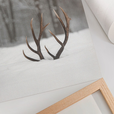Poster para cozinha Paisagem de inverno com chifres na neve.