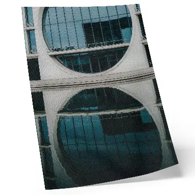 Arte de parede reflexo do vidro em fachada de arquitetura moderna