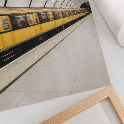 Pôster decorativo metrô moderno com linhas suaves e design dinâmico