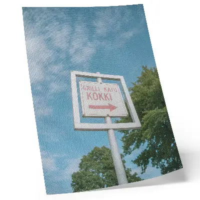 Quadro para cozinha com estampa de um quadro branco contra um céu azul