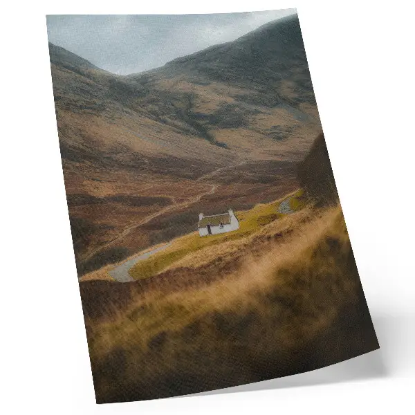 Impressão em tela paisagem montanhosa com cabana isolada na natureza