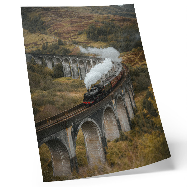 Poster para cozinha Um trem sobre uma ponte entre colinas verdes.