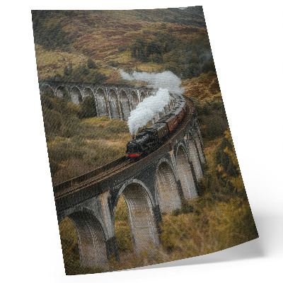 Poster para cozinha Um trem sobre uma ponte entre colinas verdes.