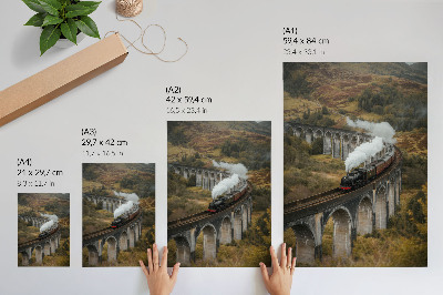 Poster para cozinha Um trem sobre uma ponte entre colinas verdes.