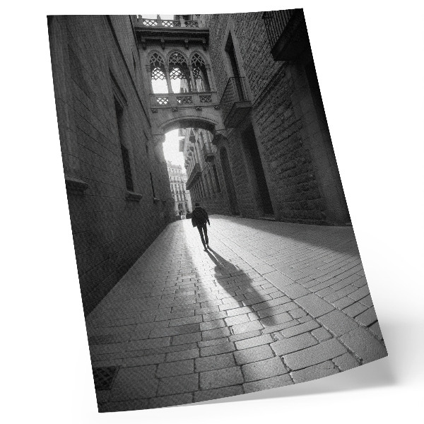 Poster decorativo Fotografia em preto e branco de uma rua com arquitetura.
