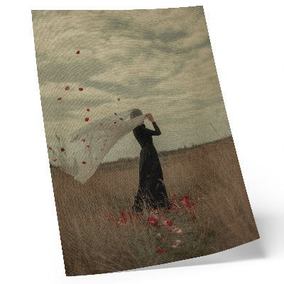 Poster decorativo Uma figura em um campo entre pétalas vermelhas