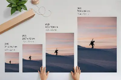 Arte de parede esquiador contra um céu rosa em paisagem de inverno