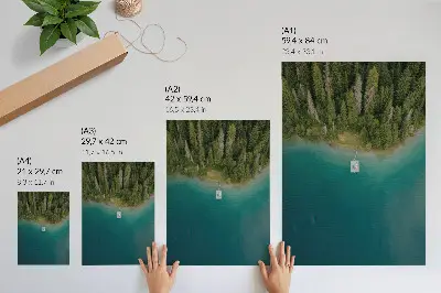 Arte de parede ponte sobre lago em floresta com tons de verde e azul