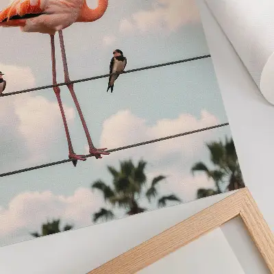 Poster decorativo com estampa de céu com flamingos, nuvens e andorinhas