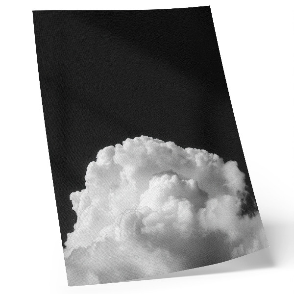 Poster para cozinha Nuvens em um fundo preto sem detalhes desnecessários.