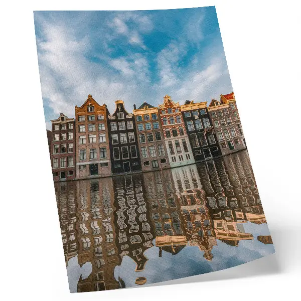 Arte de parede casas de cortiço coloridas refletidas na água do canal